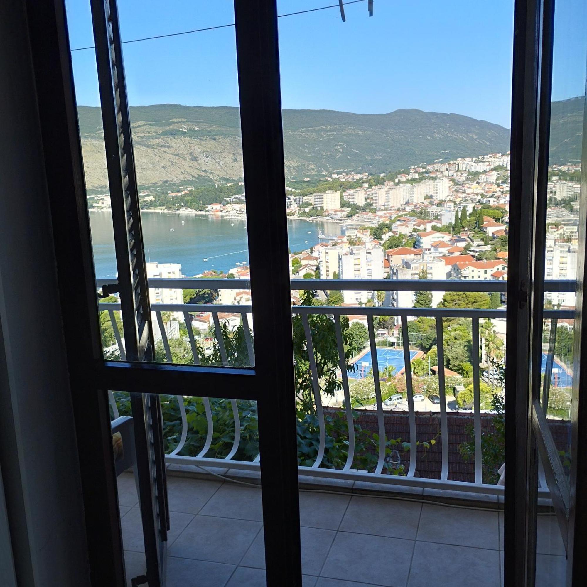 Apartmani Lovor แฮร์เซ็ก-โนวี ภายนอก รูปภาพ